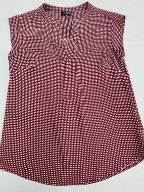 The Limited Womens XS Burgundy Polka Dot Sleeveless V-Neck Pleated Blouse